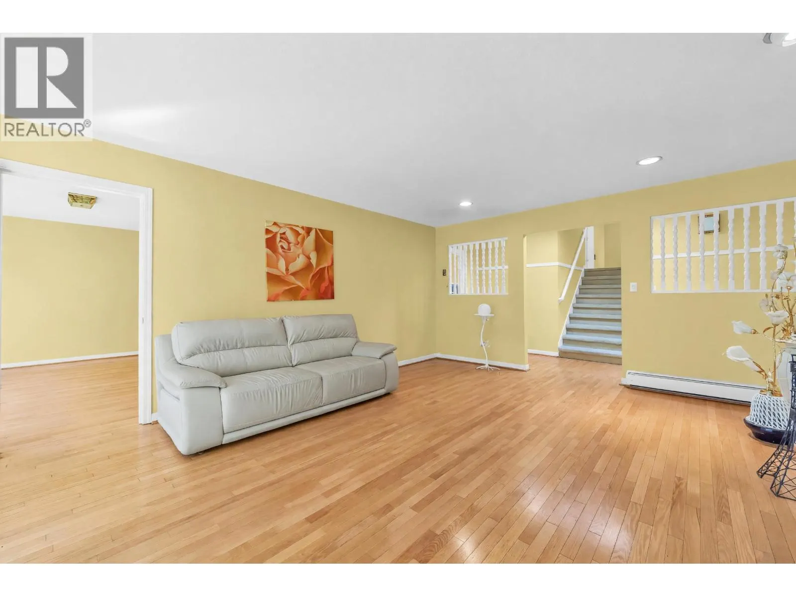 137 W WOODSTOCK AVENUE
