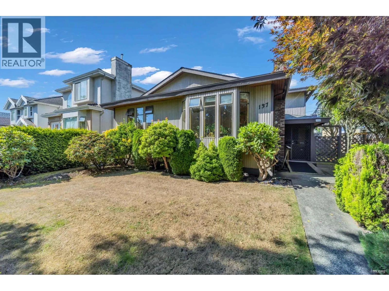 137 W WOODSTOCK AVENUE