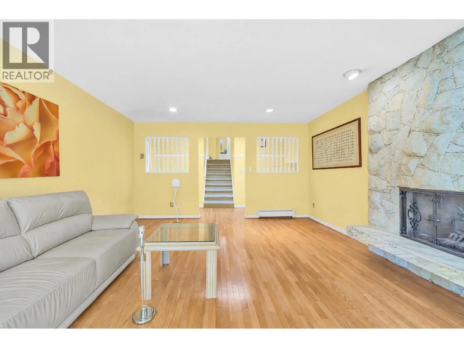 137 W WOODSTOCK AVENUE