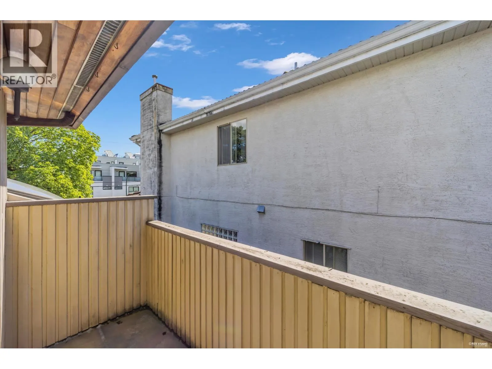 137 W WOODSTOCK AVENUE