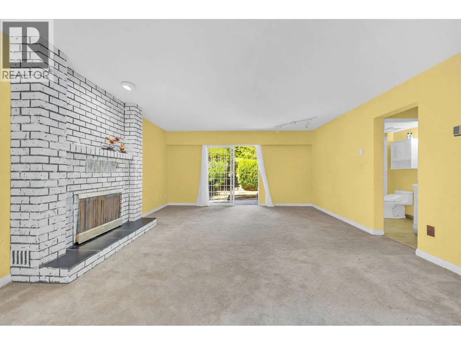 137 W WOODSTOCK AVENUE