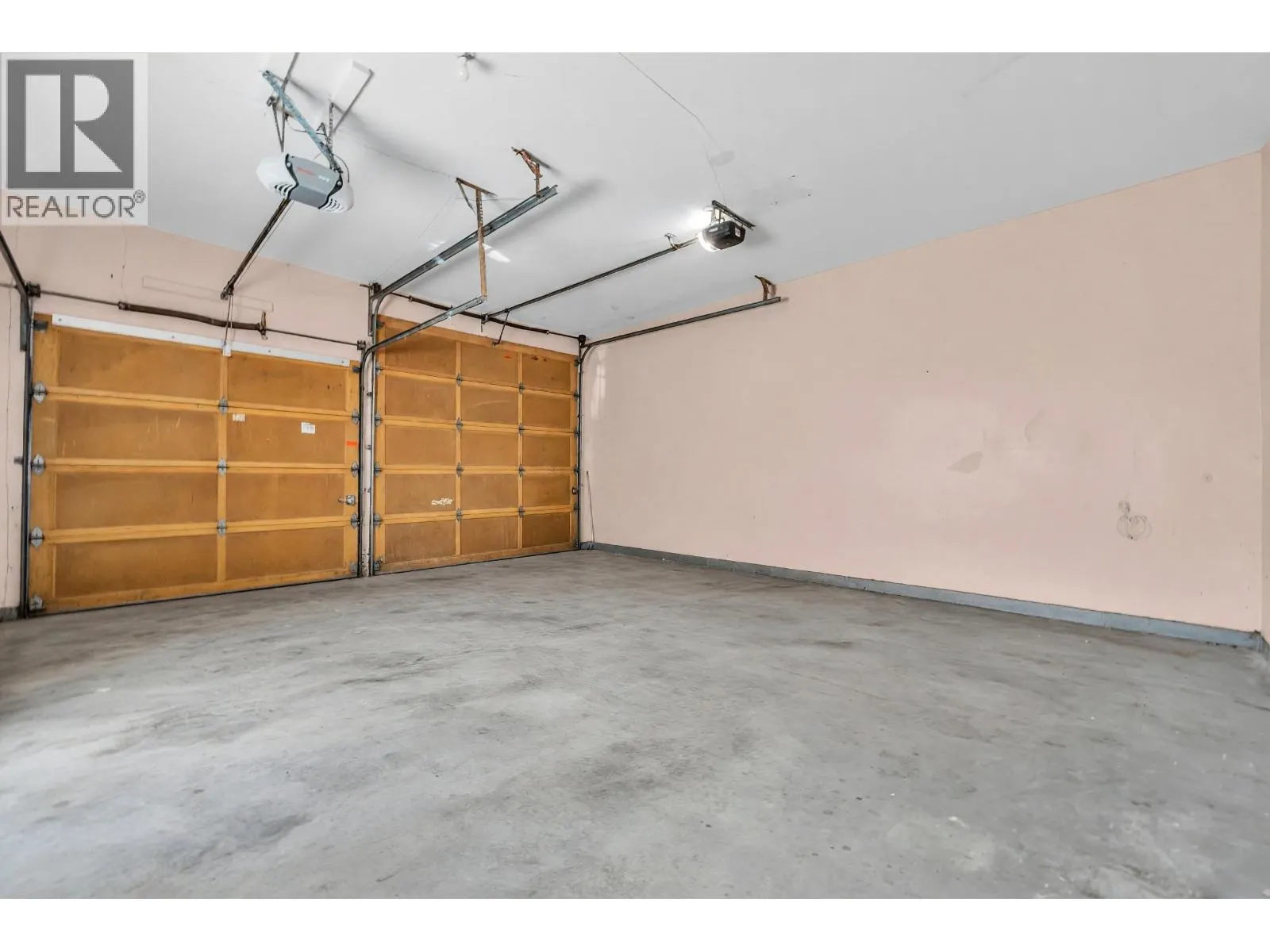 137 W WOODSTOCK AVENUE