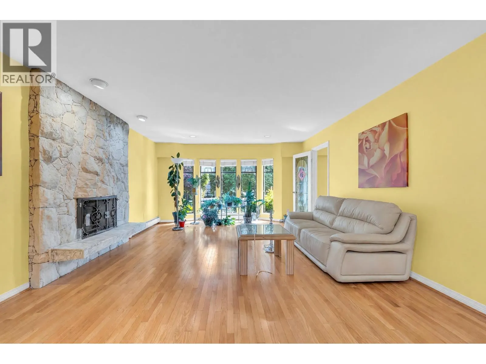 137 W WOODSTOCK AVENUE