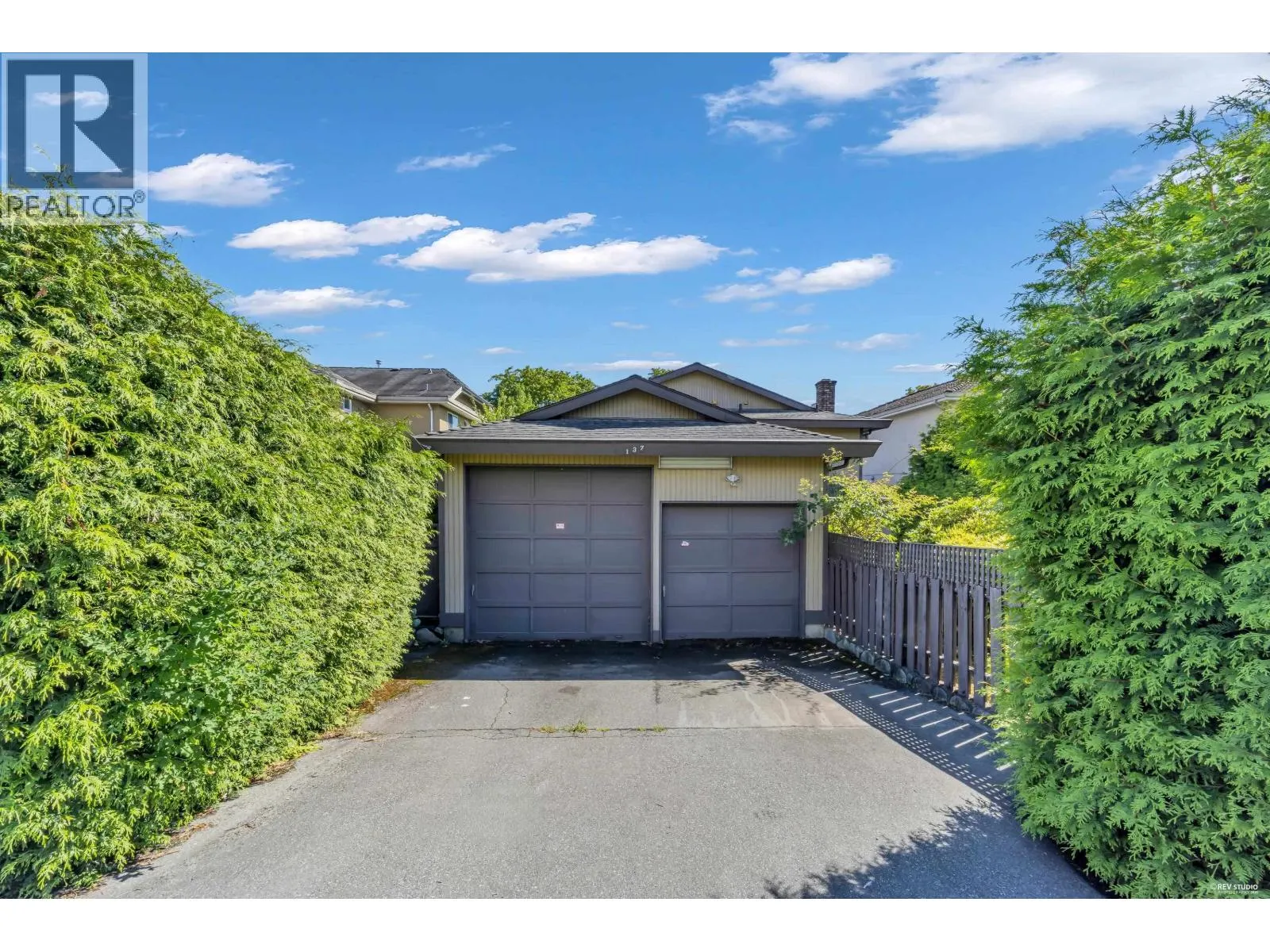 137 W WOODSTOCK AVENUE