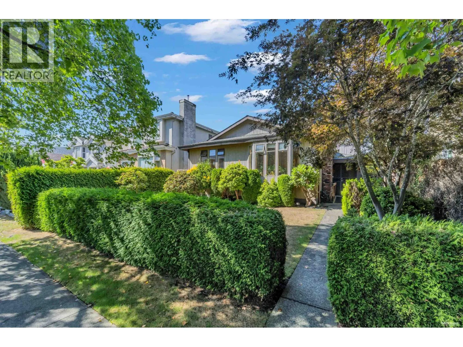 137 W WOODSTOCK AVENUE