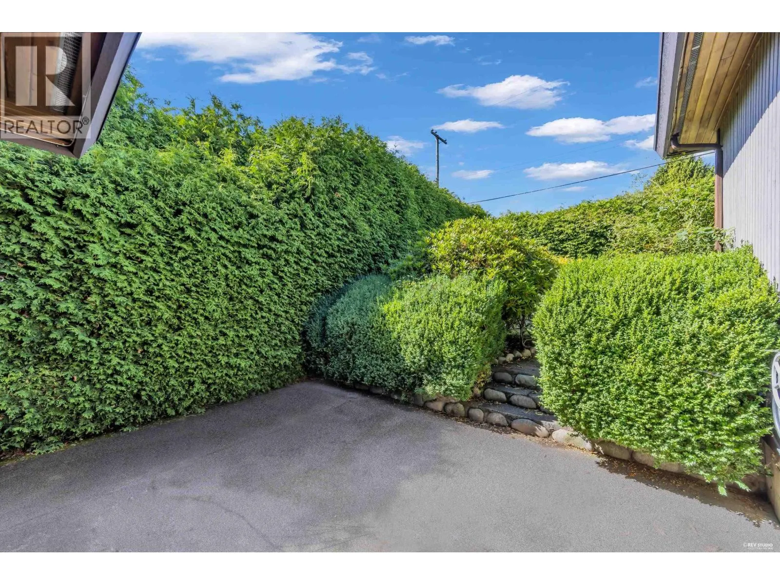 137 W WOODSTOCK AVENUE