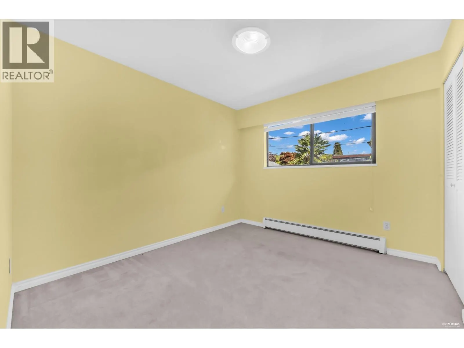 137 W WOODSTOCK AVENUE