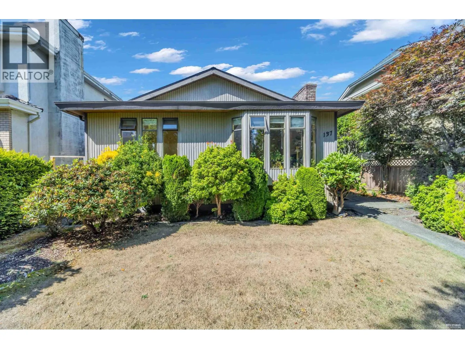137 W WOODSTOCK AVENUE