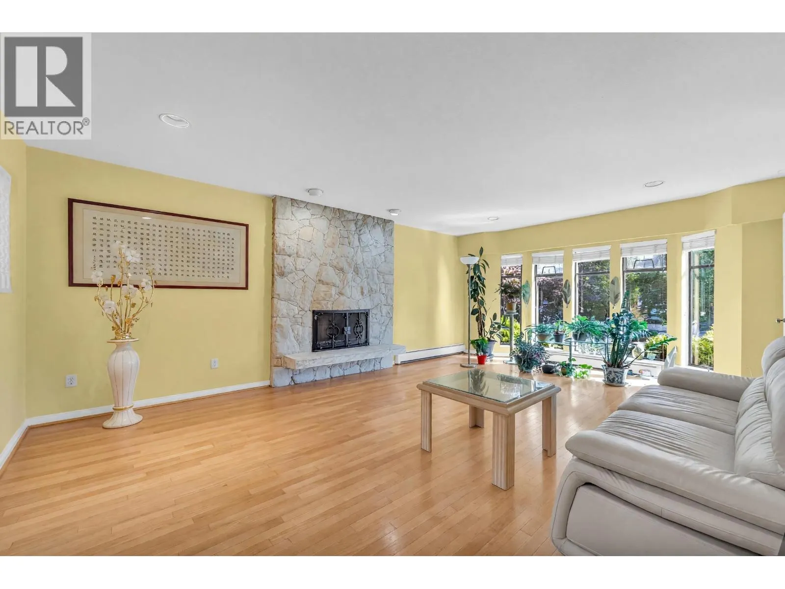 137 W WOODSTOCK AVENUE
