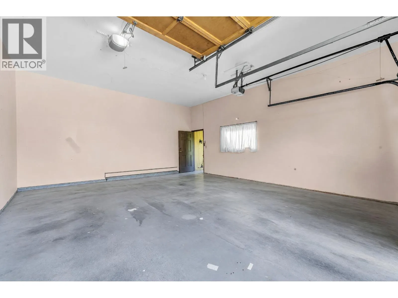 137 W WOODSTOCK AVENUE