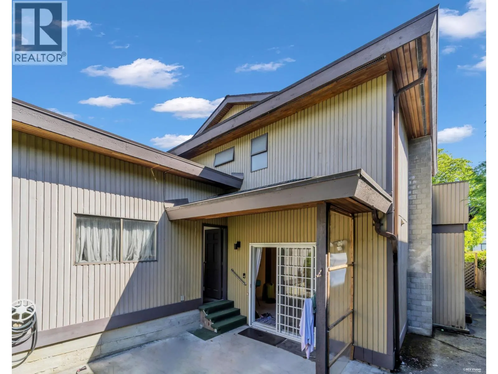 137 W WOODSTOCK AVENUE