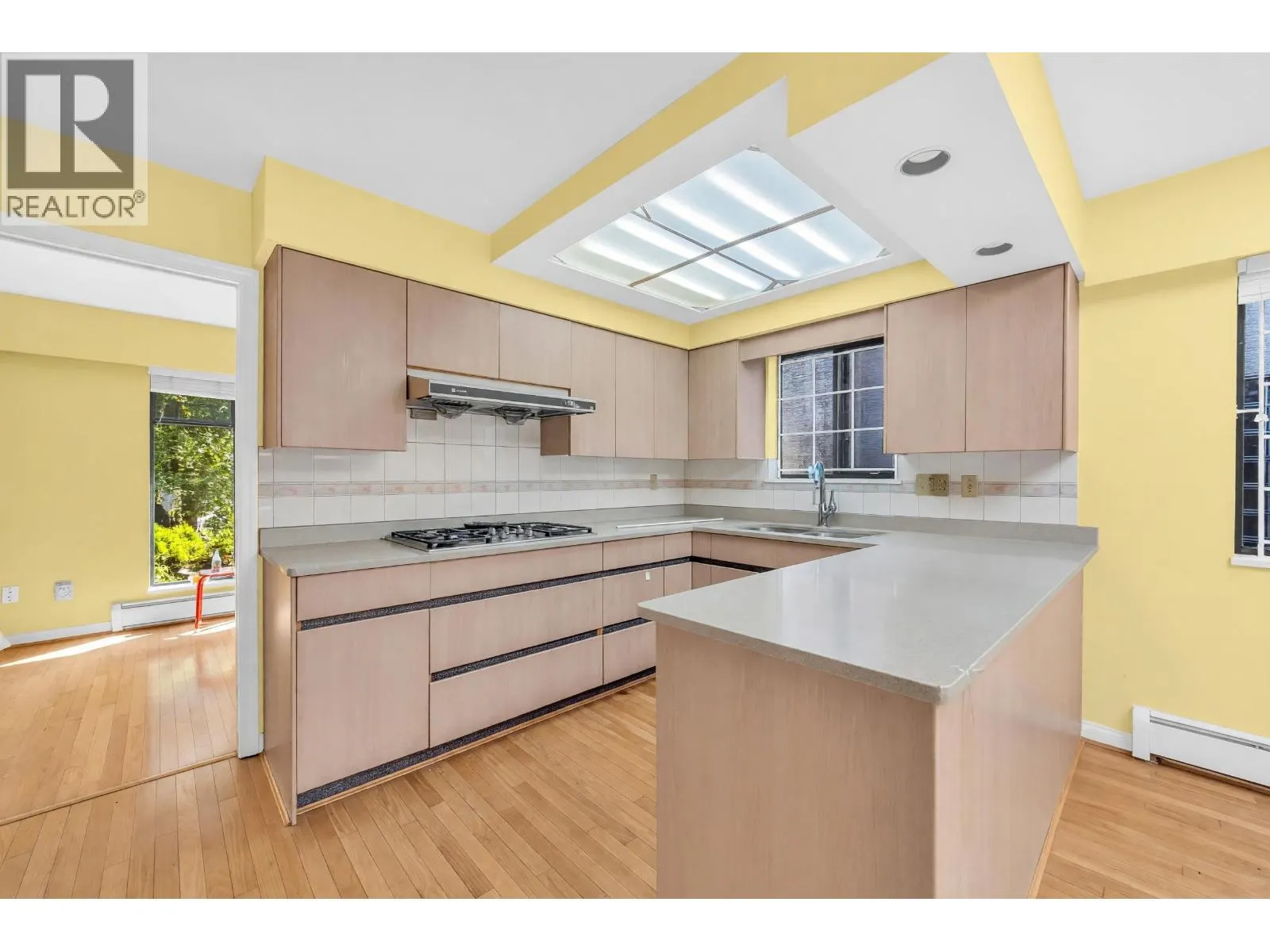 137 W WOODSTOCK AVENUE