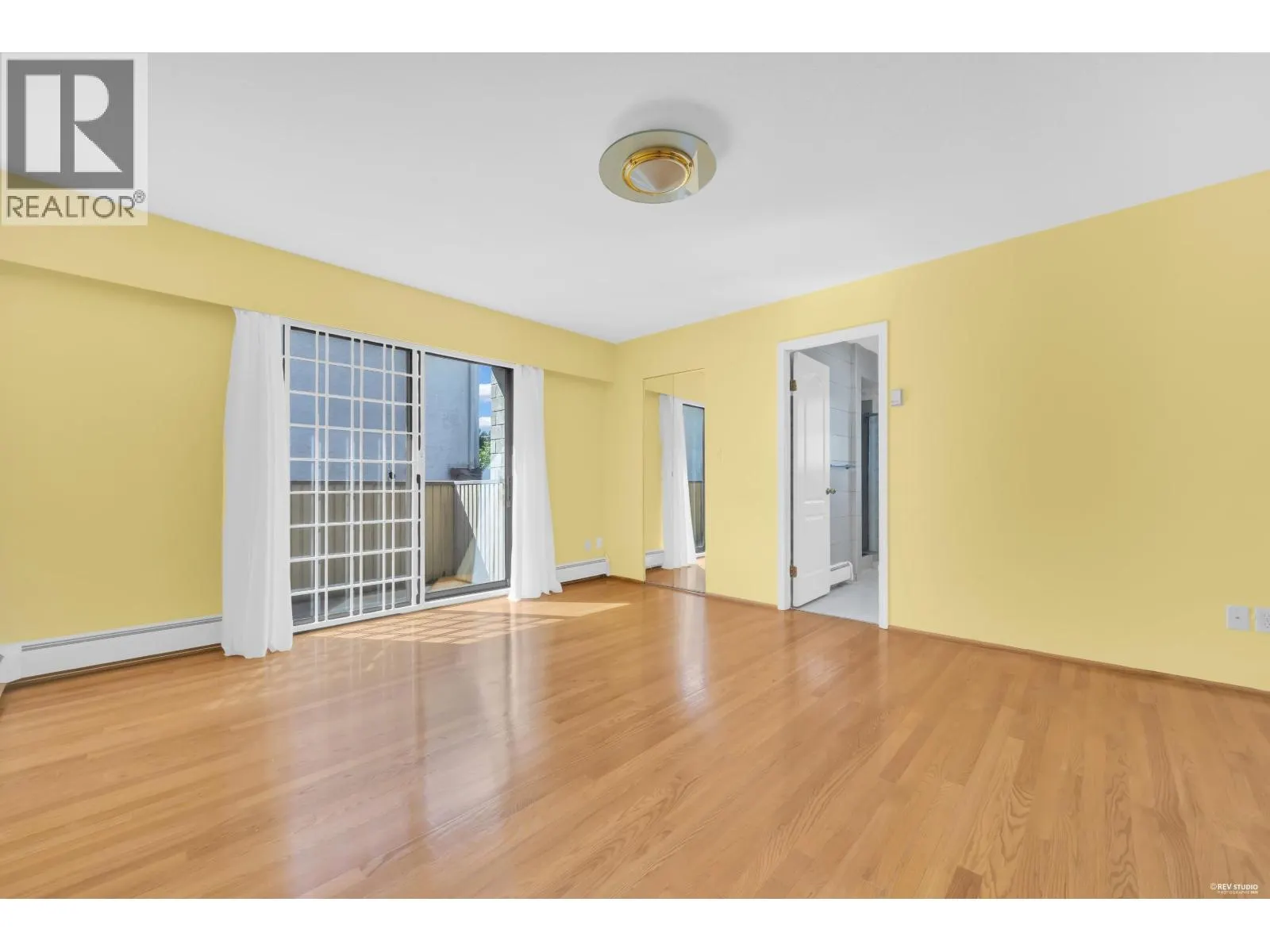 137 W WOODSTOCK AVENUE