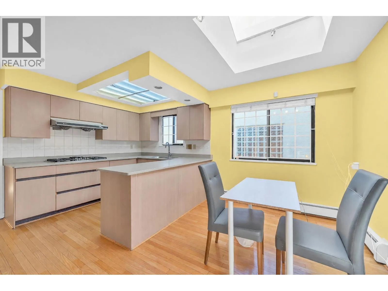 137 W WOODSTOCK AVENUE