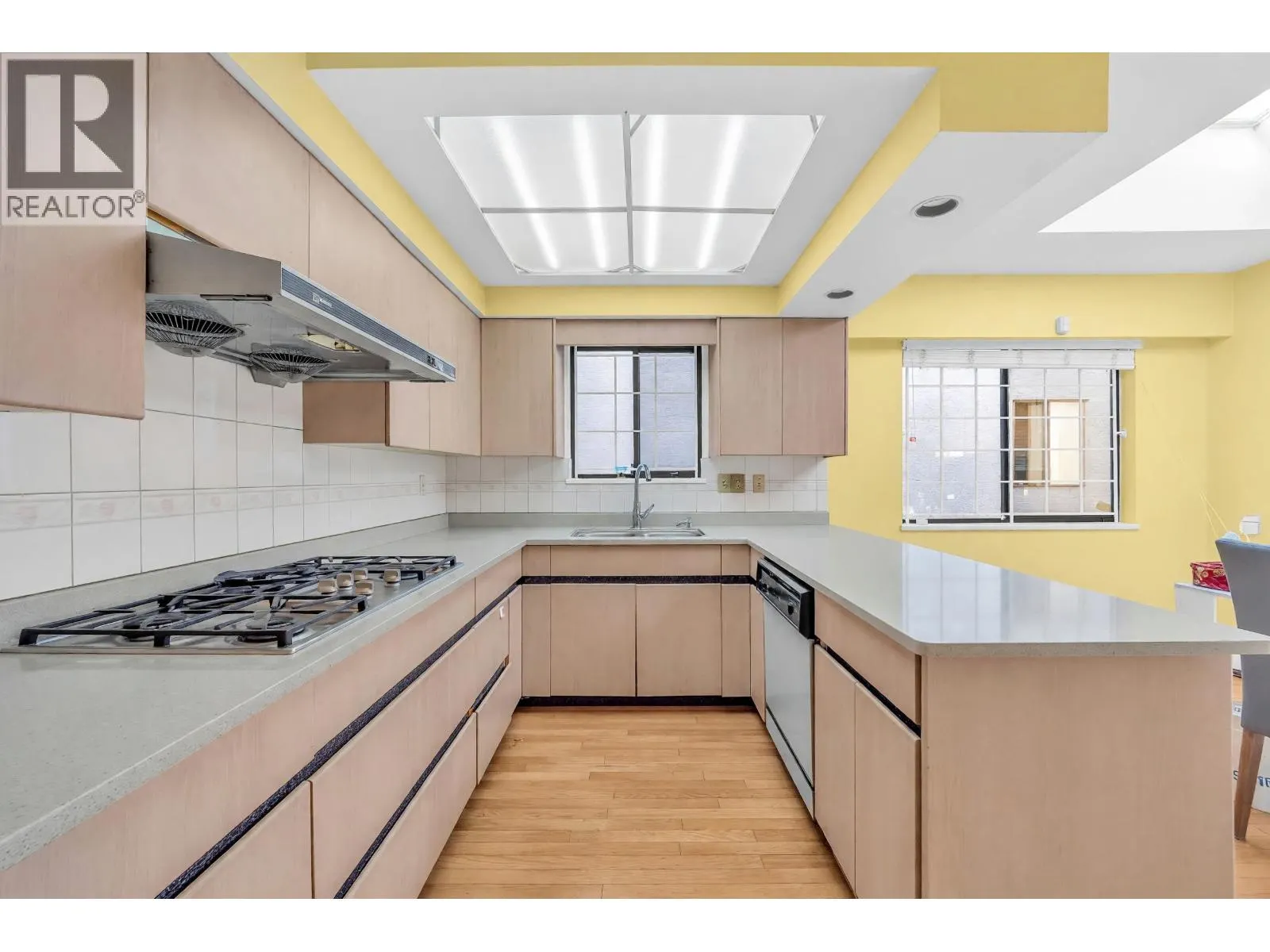 137 W WOODSTOCK AVENUE