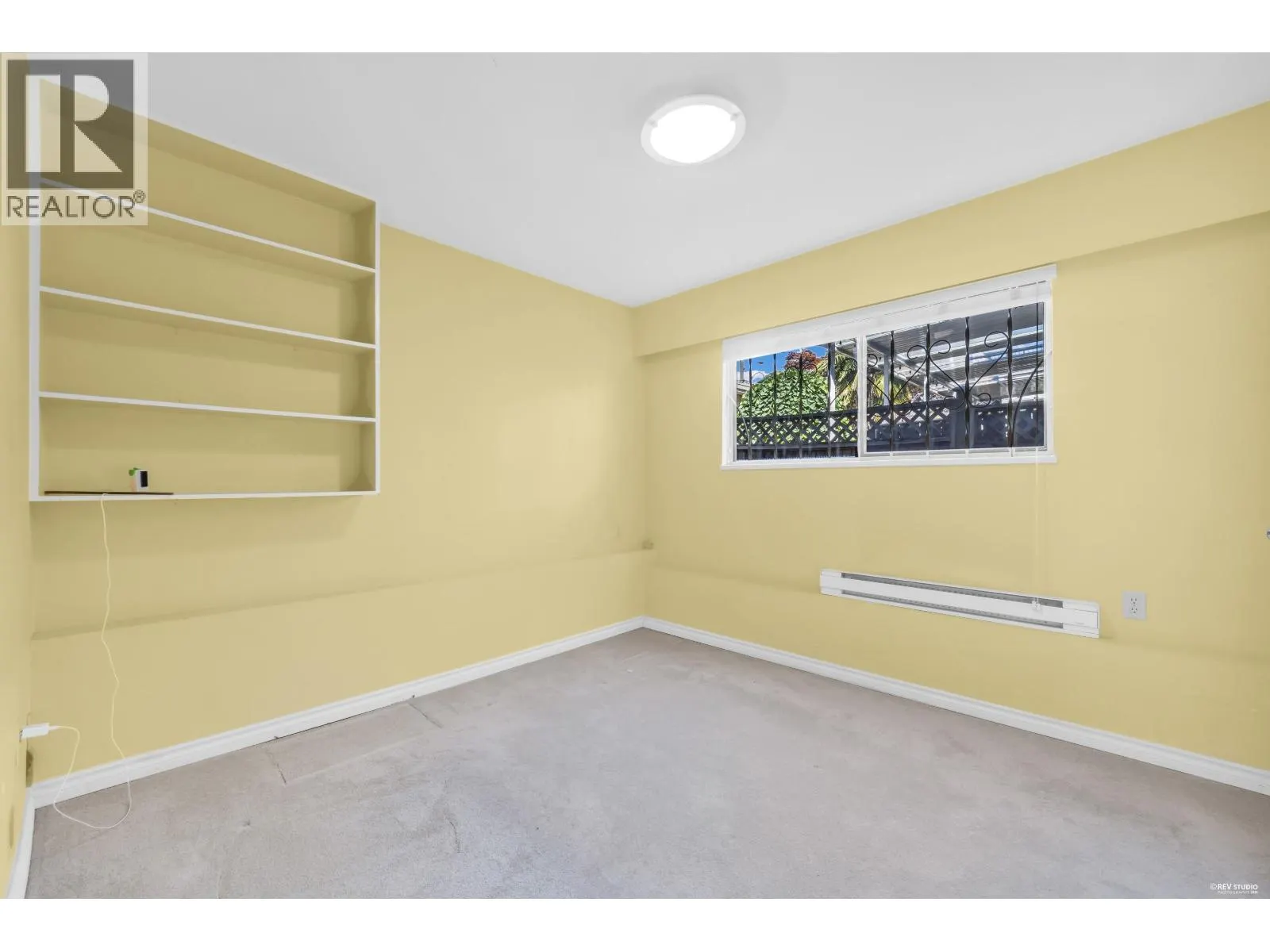 137 W WOODSTOCK AVENUE