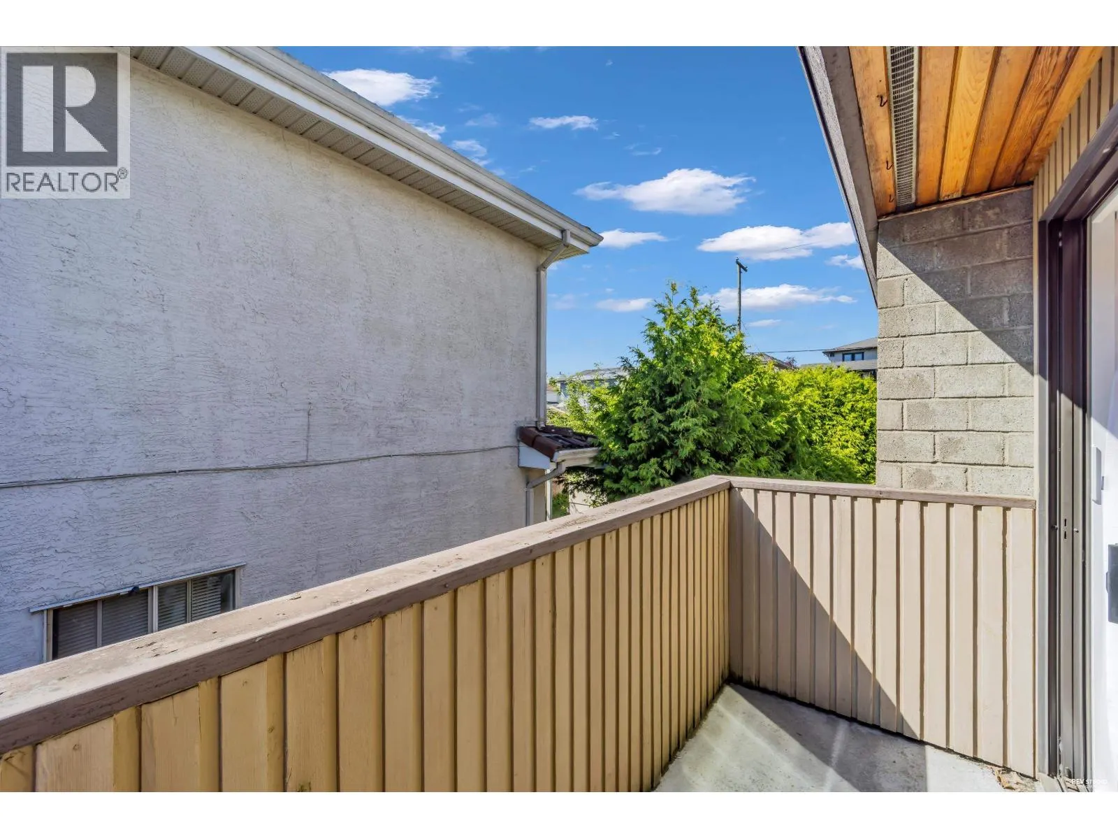 137 W WOODSTOCK AVENUE