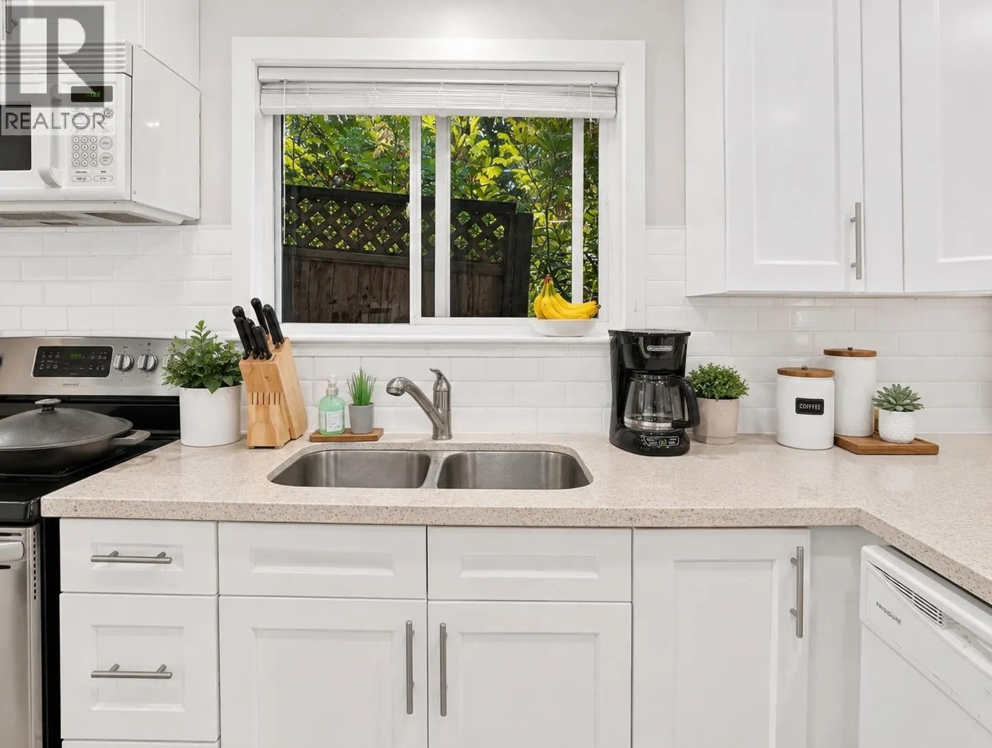 3570 LONSDALE AVENUE