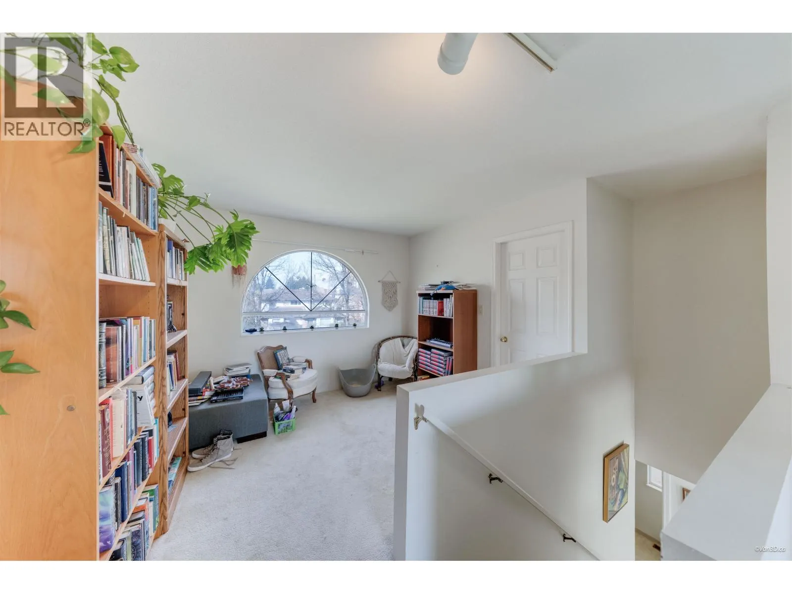 5592 ELIZABETH STREET