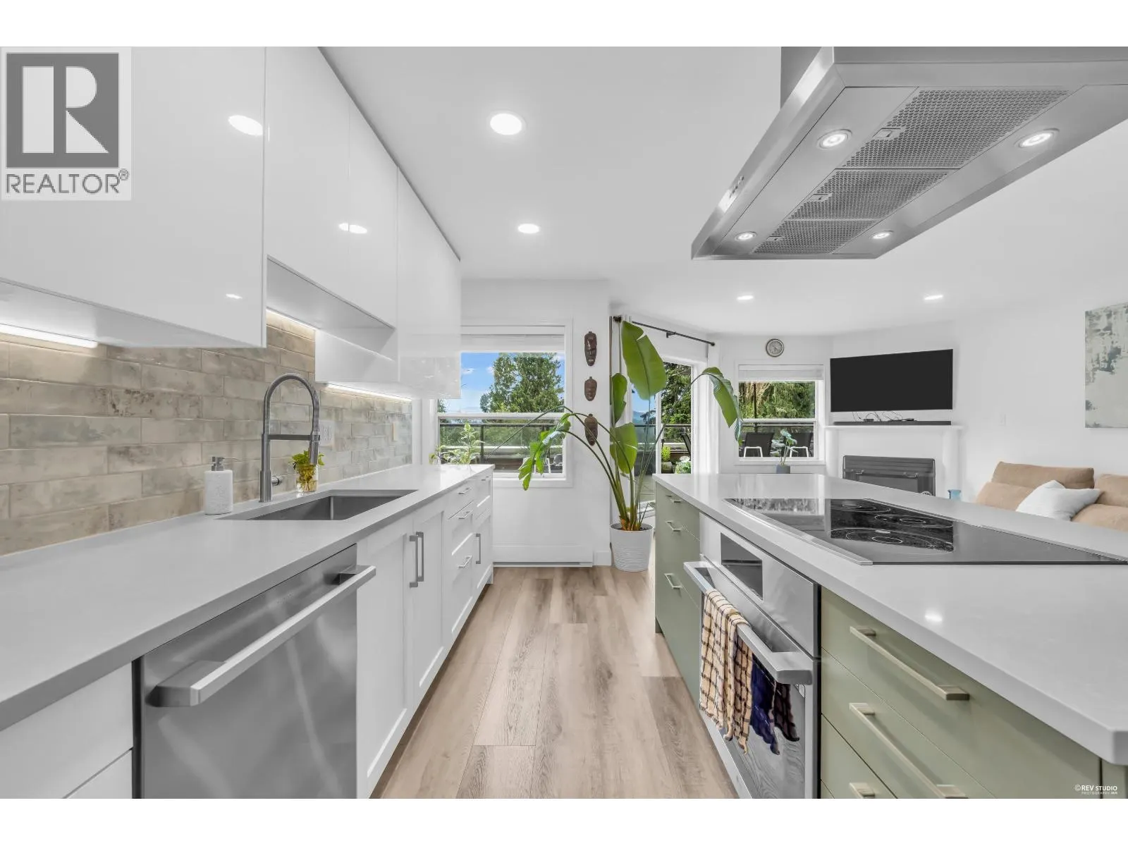 604 1500 OSTLER COURT