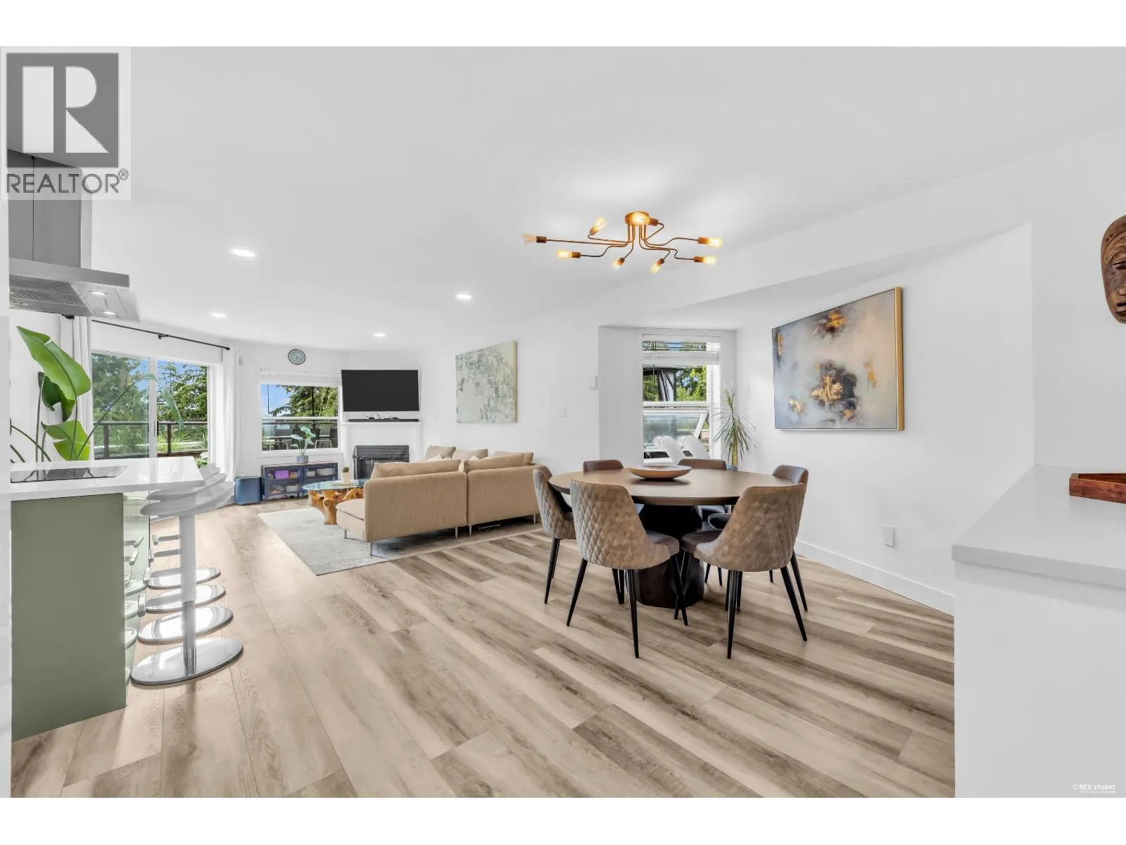 604 1500 OSTLER COURT