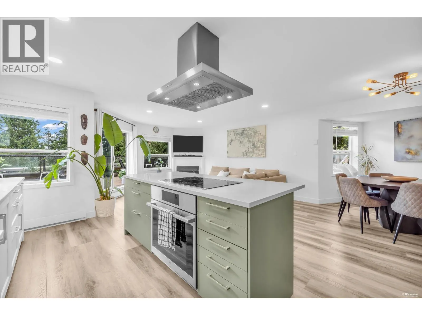 604 1500 OSTLER COURT