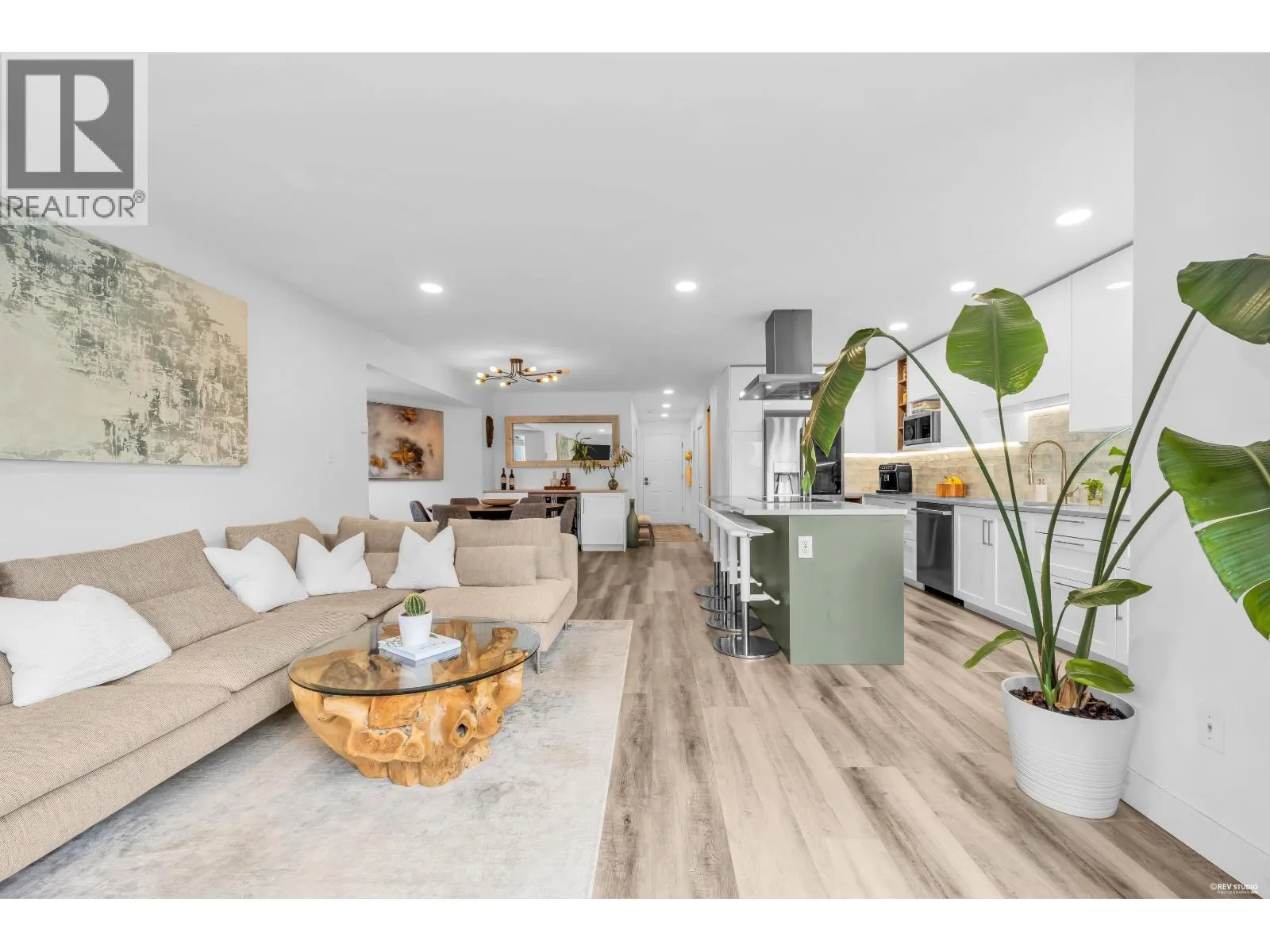 604 1500 OSTLER COURT