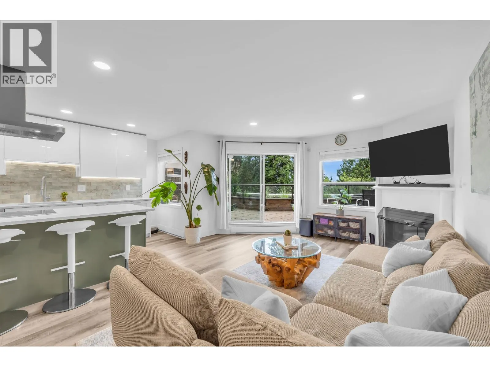 604 1500 OSTLER COURT