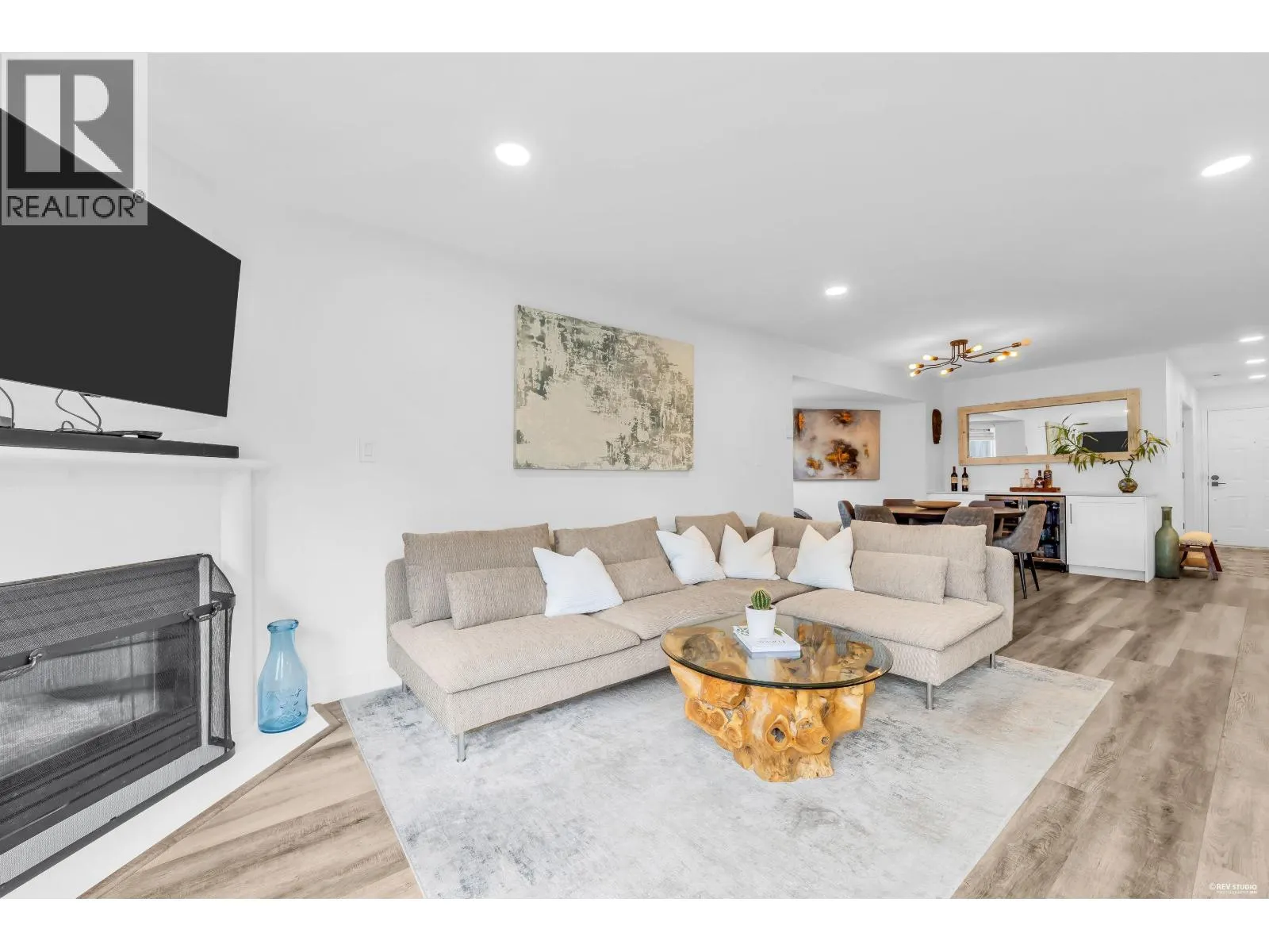 604 1500 OSTLER COURT
