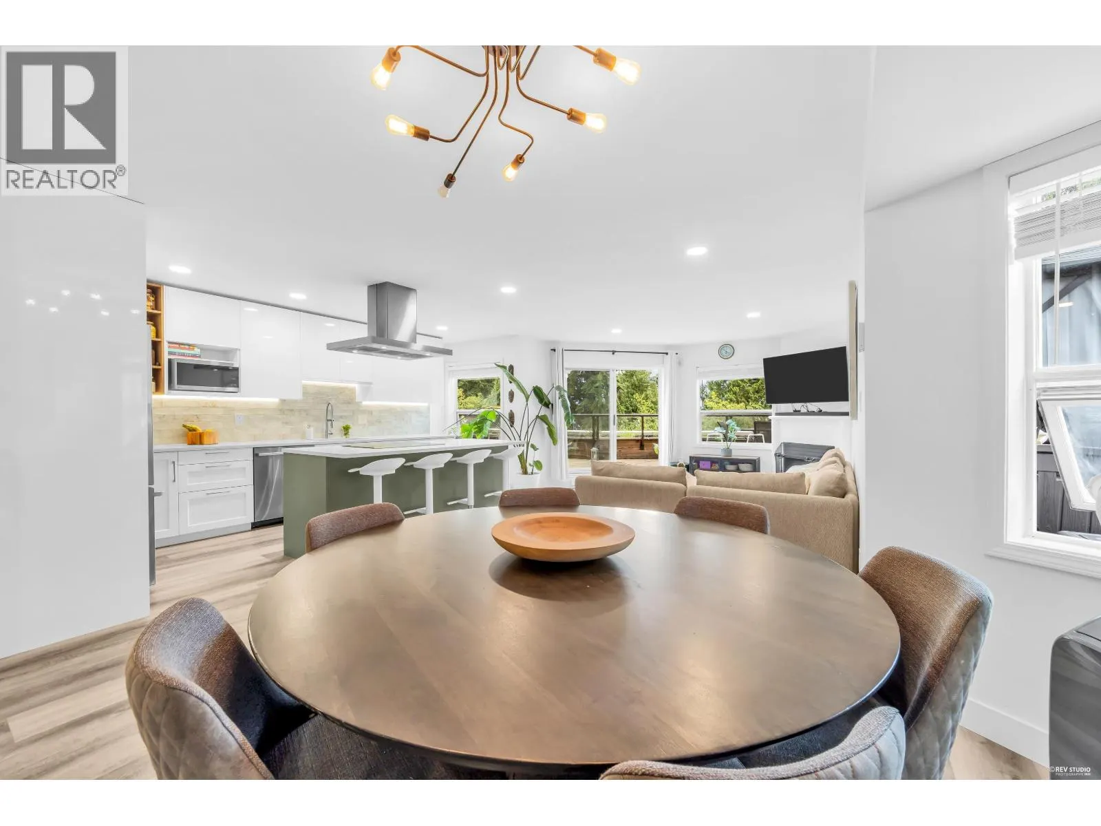 604 1500 OSTLER COURT