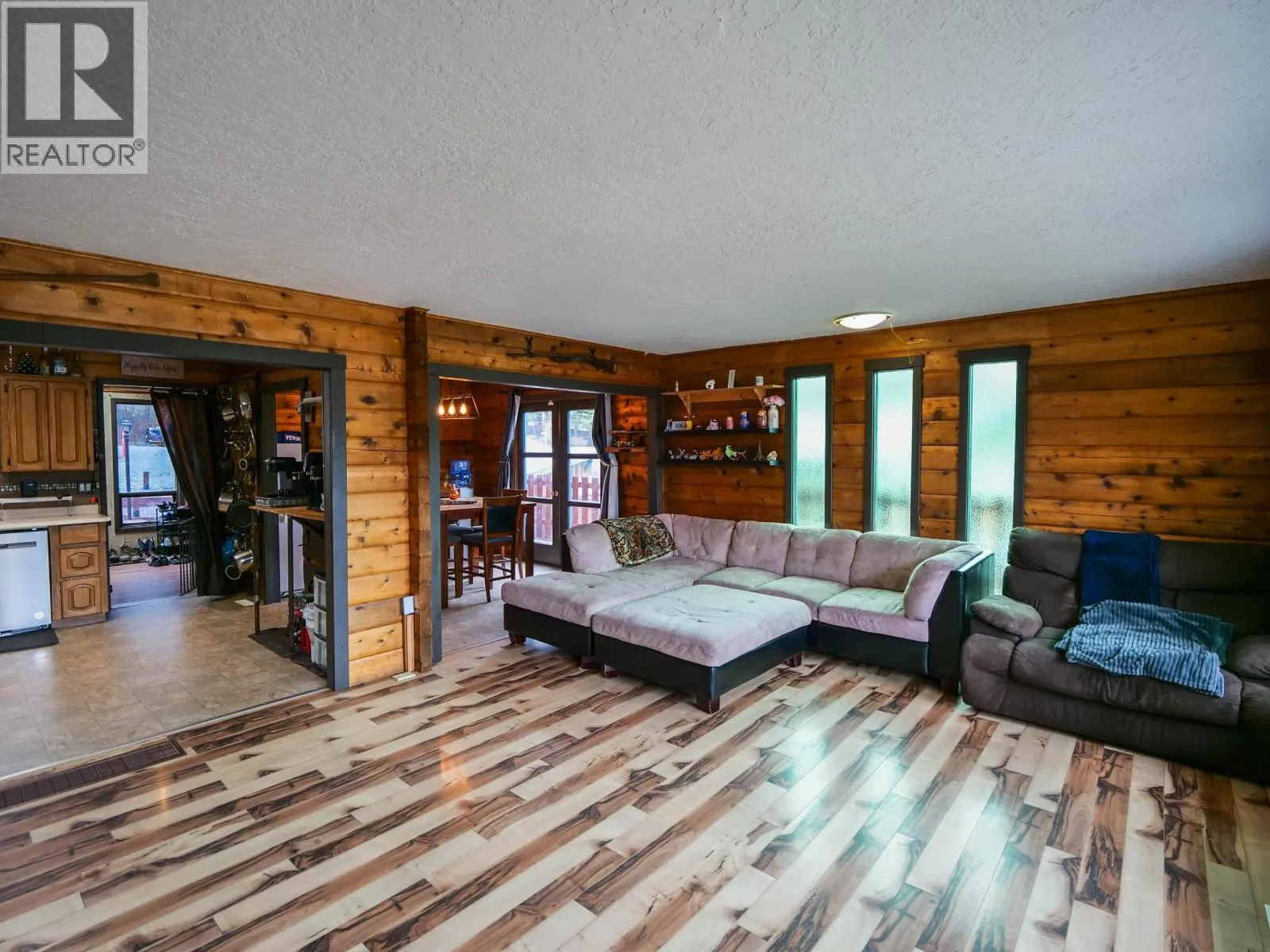 1344 LAKEVIEW DRIVE