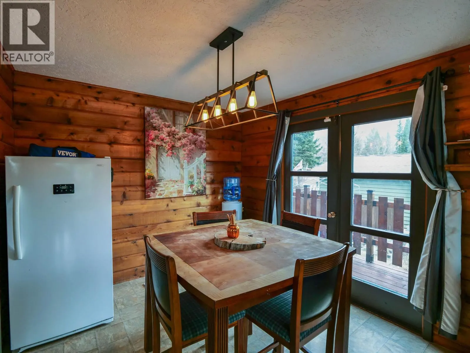 1344 LAKEVIEW DRIVE