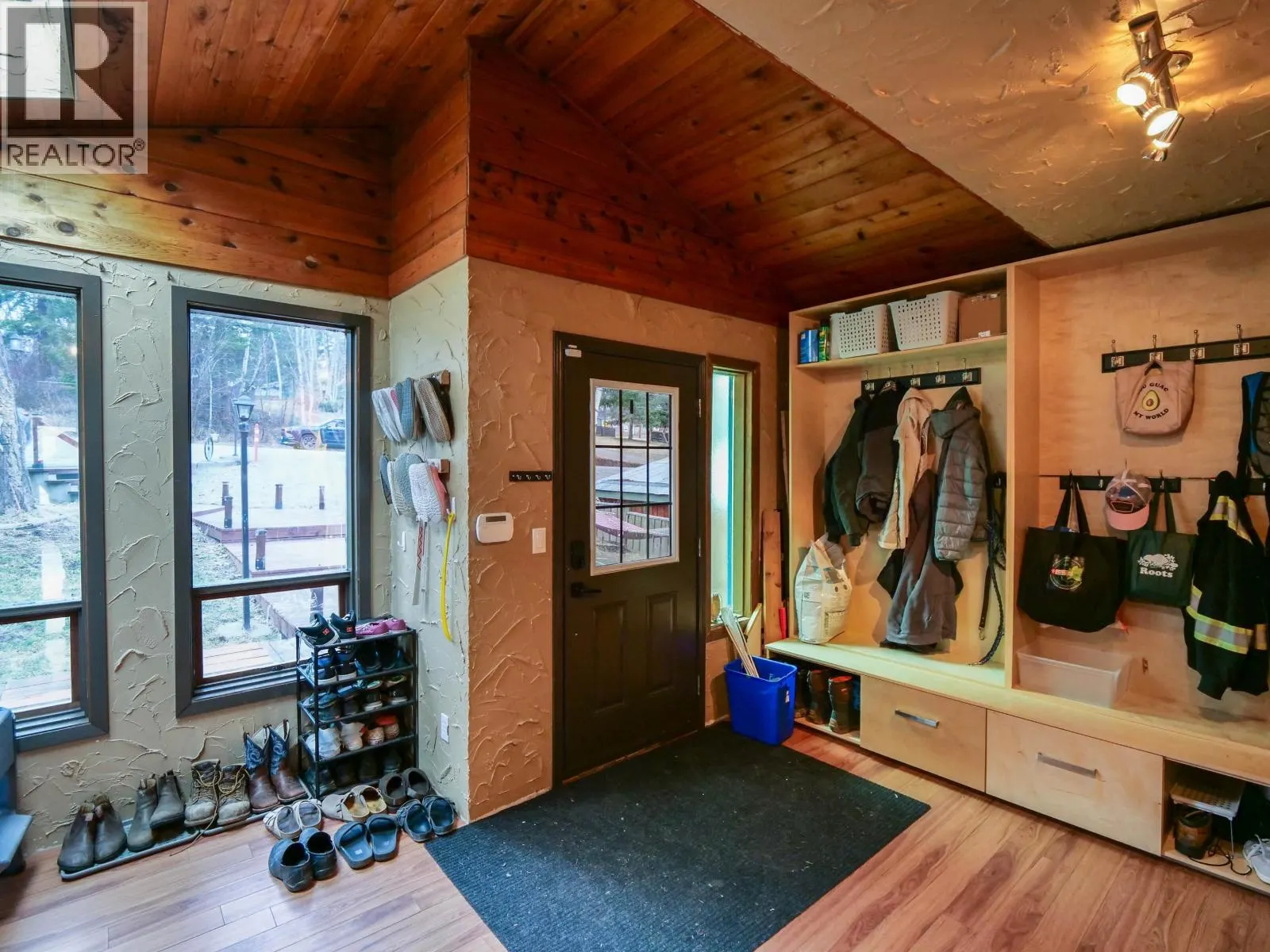 1344 LAKEVIEW DRIVE