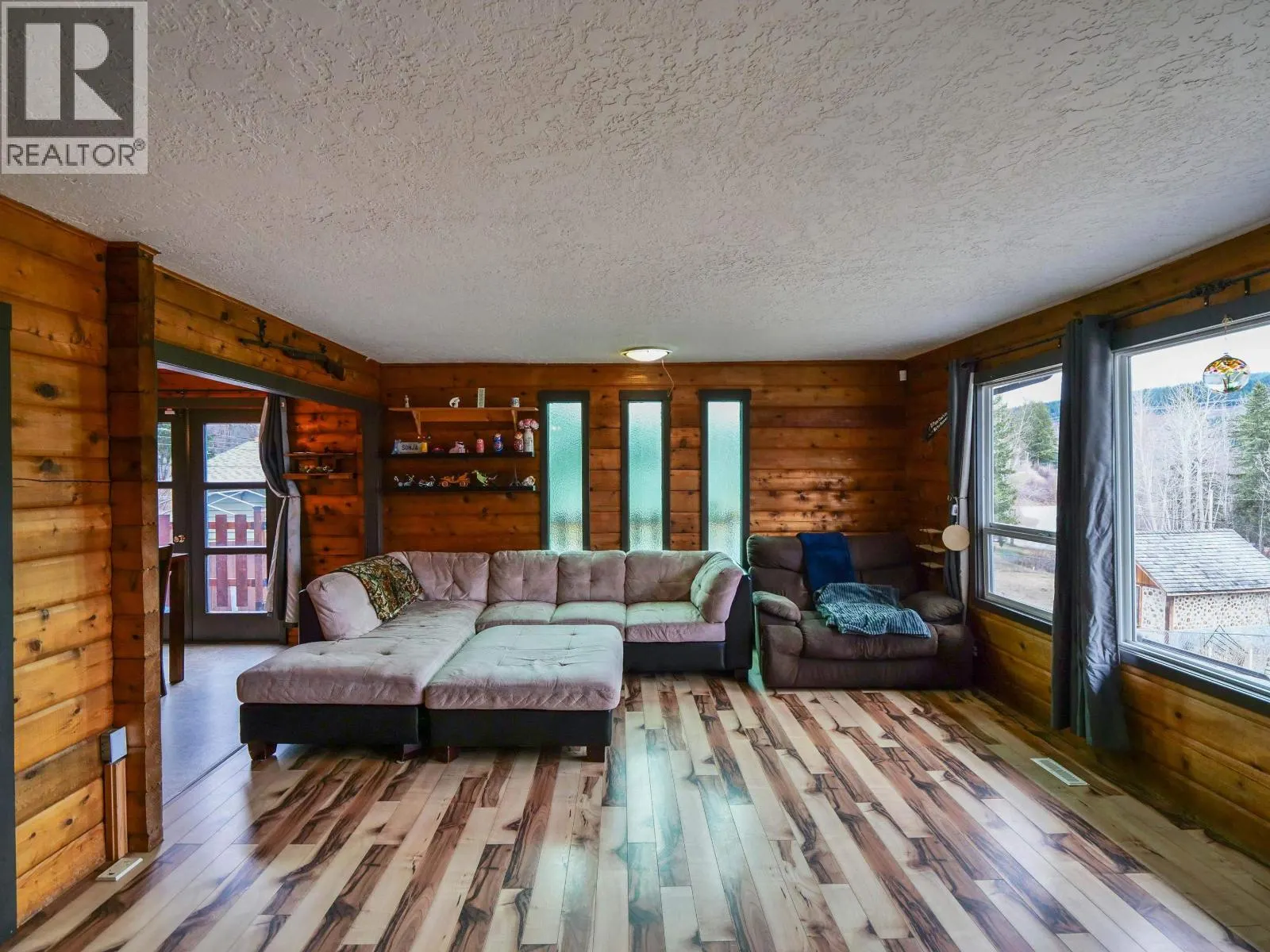 1344 LAKEVIEW DRIVE