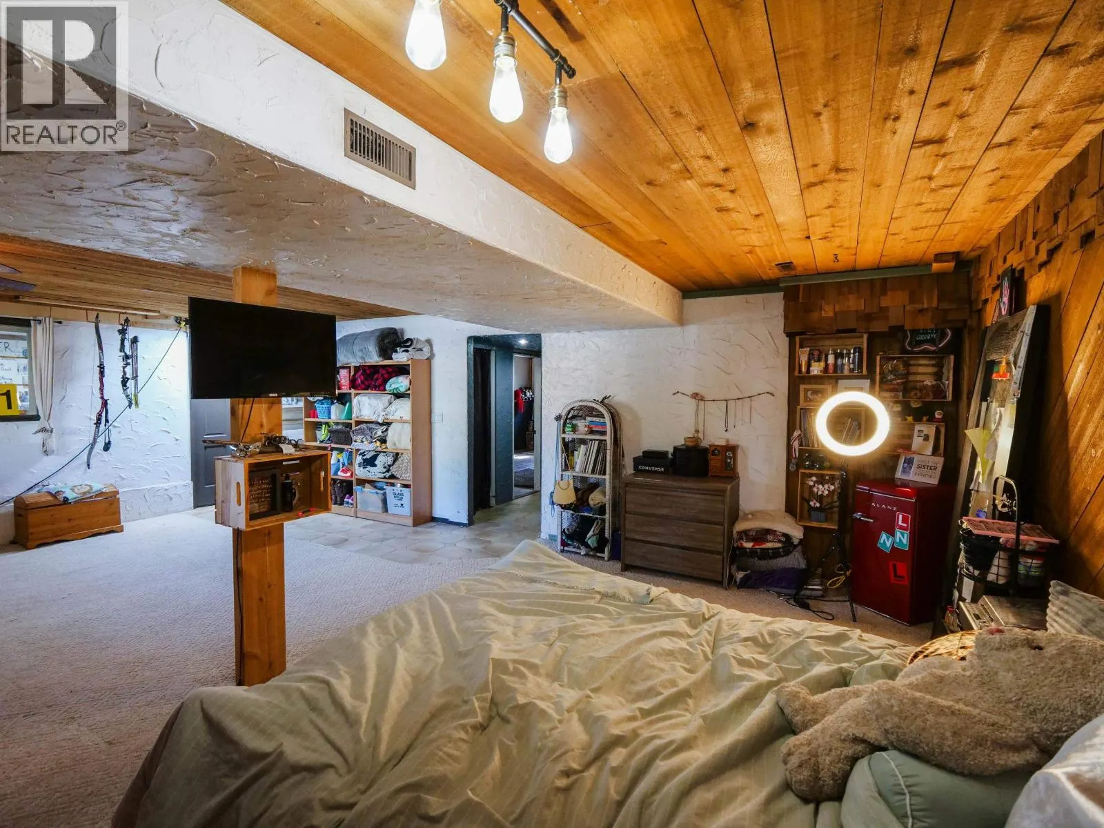 1344 LAKEVIEW DRIVE