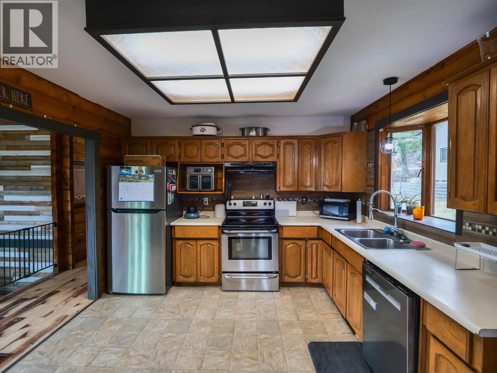 1344 LAKEVIEW DRIVE