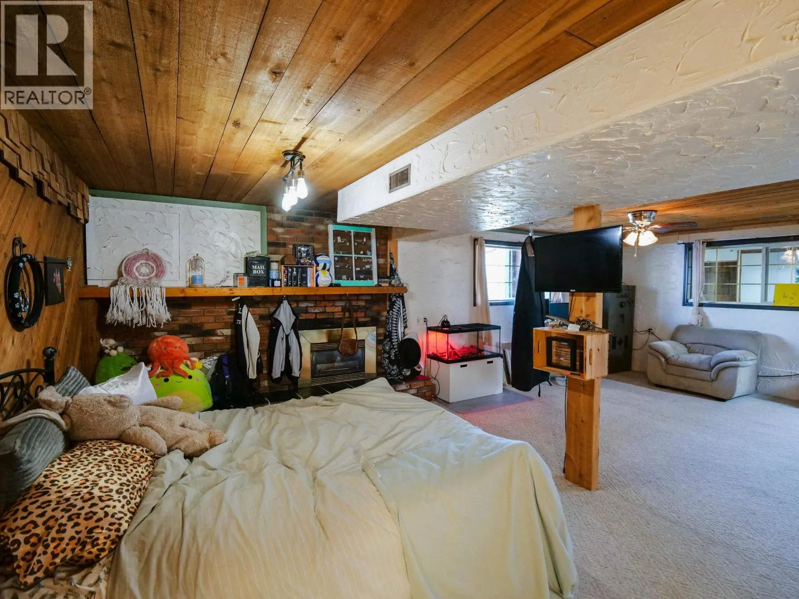 1344 LAKEVIEW DRIVE