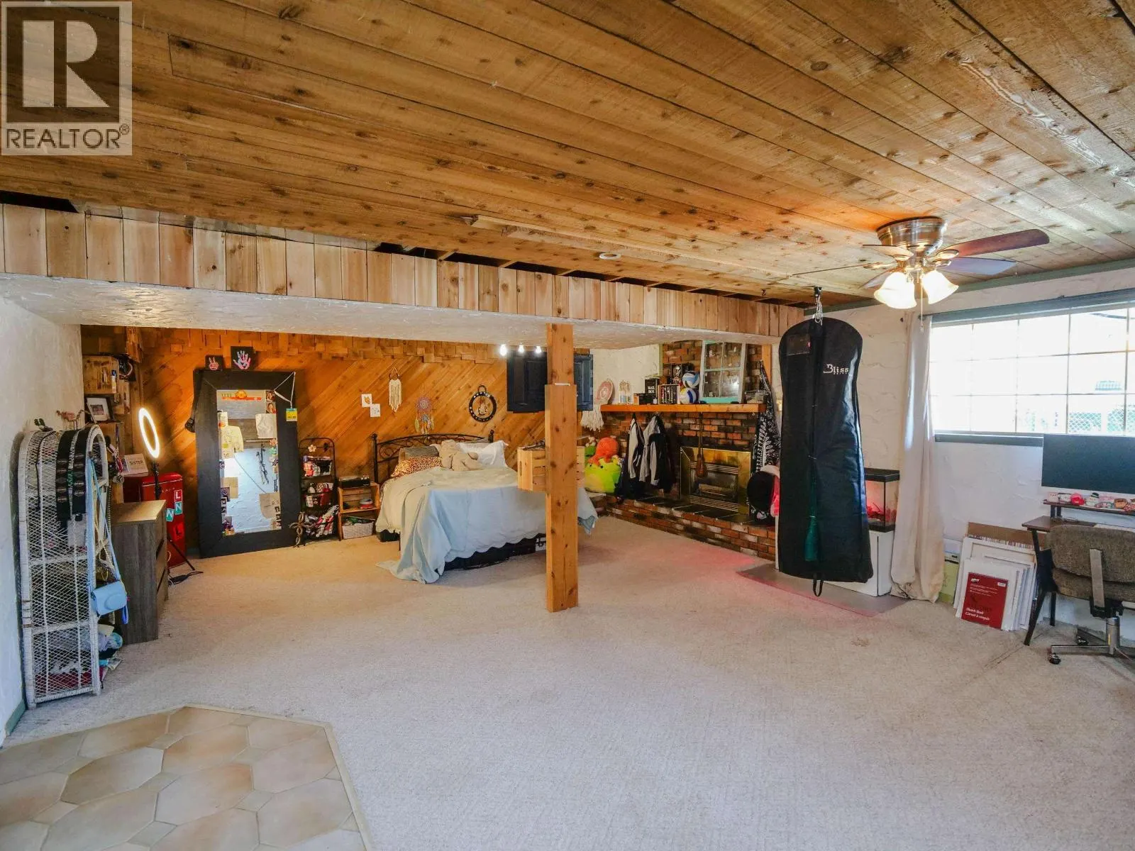 1344 LAKEVIEW DRIVE