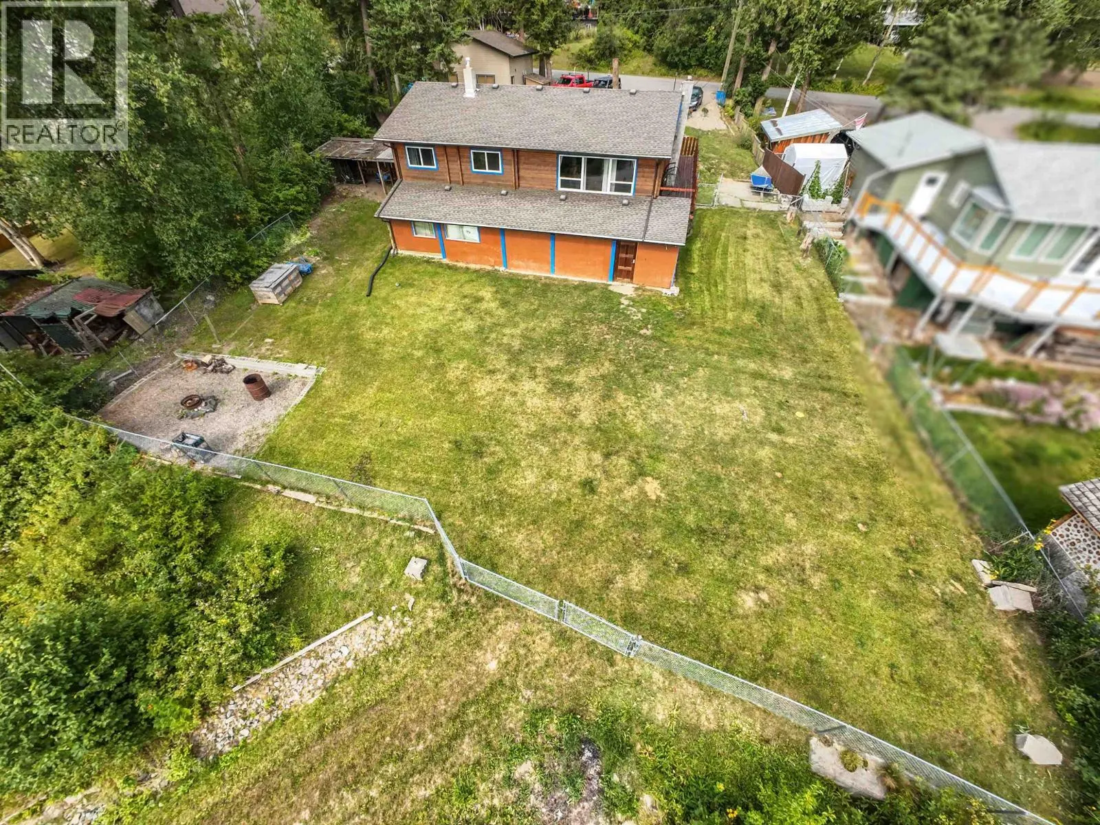 1344 LAKEVIEW DRIVE