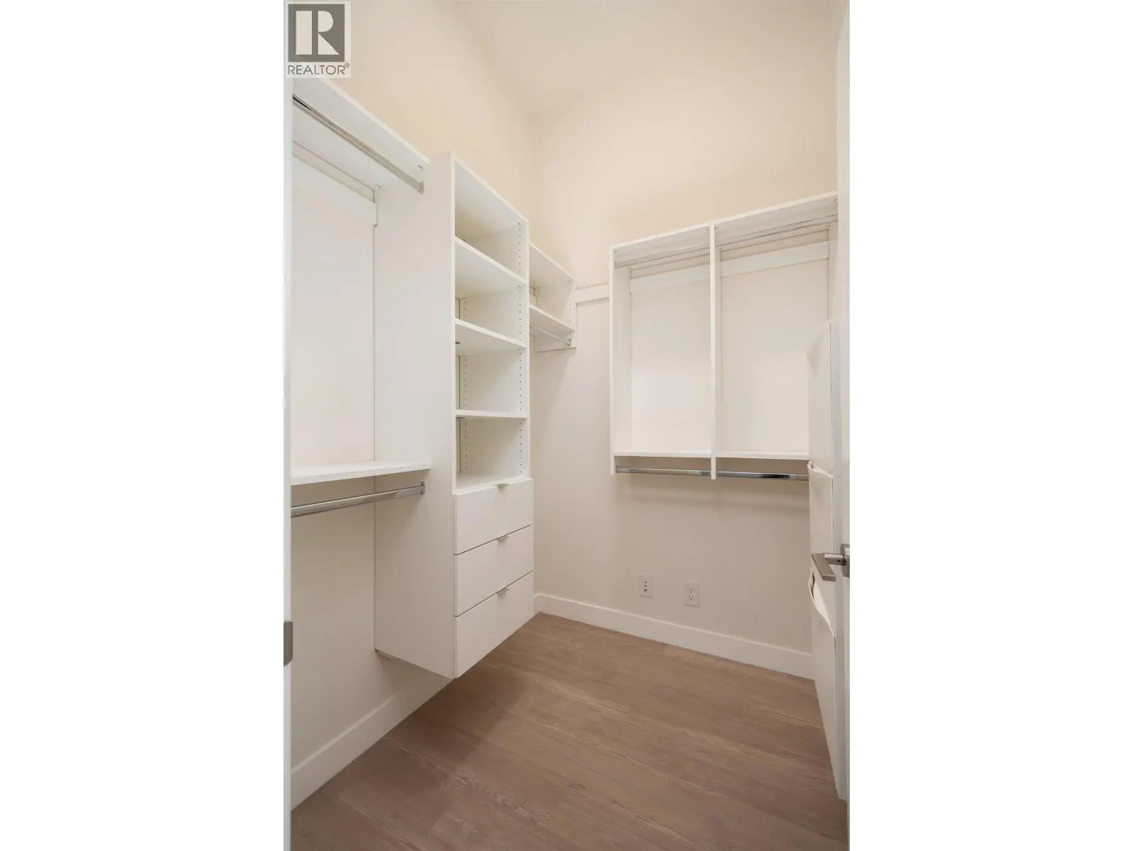 149 E 1ST AVENUE