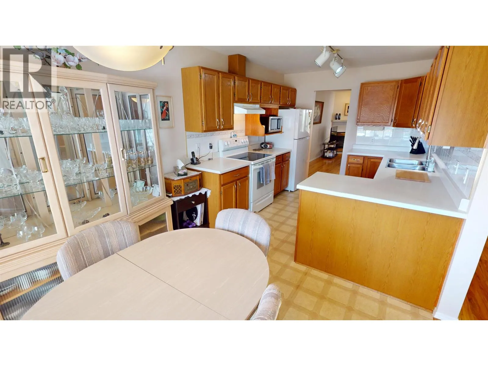 7 490 LEWIS DRIVE