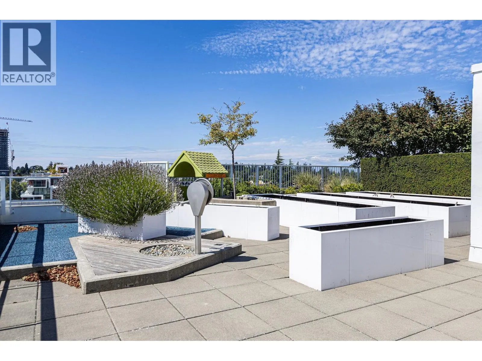 303 677 W 41ST AVENUE