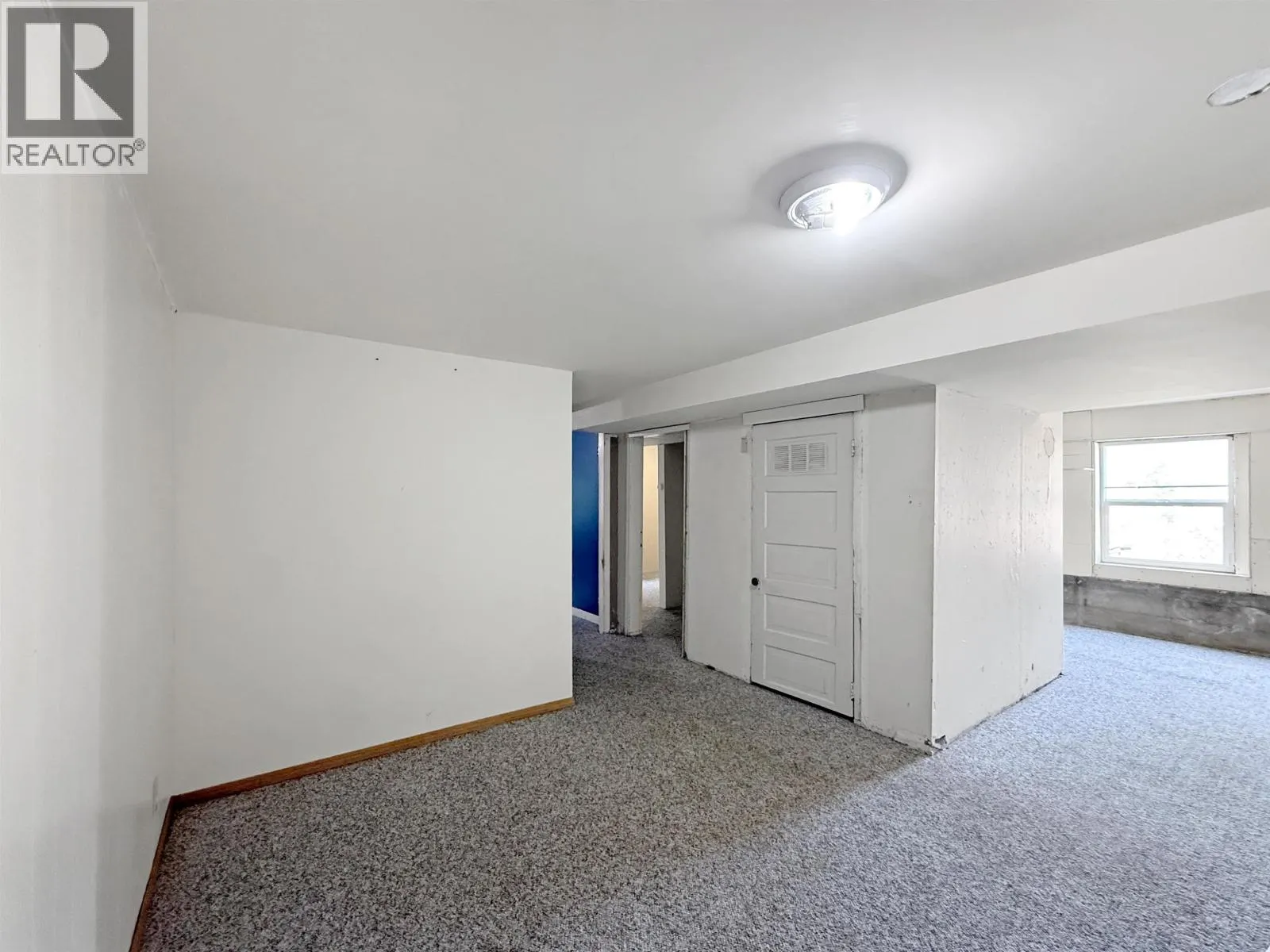 1181 N THIRD AVENUE