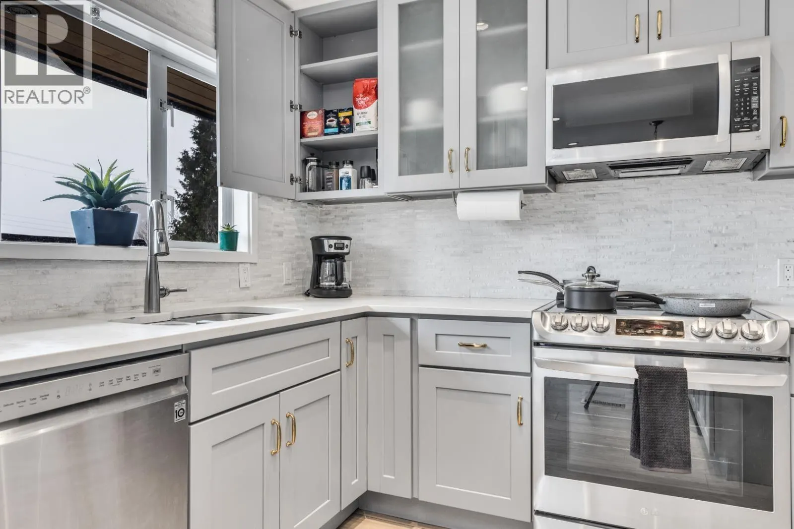 409 W 27TH STREET