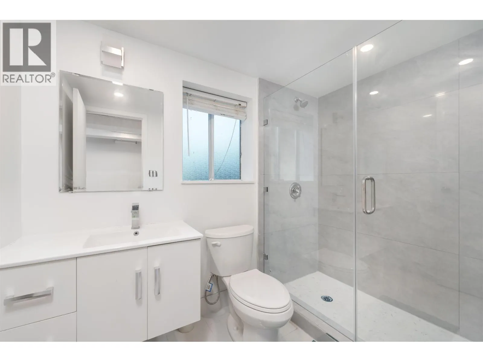 409 W 27TH STREET