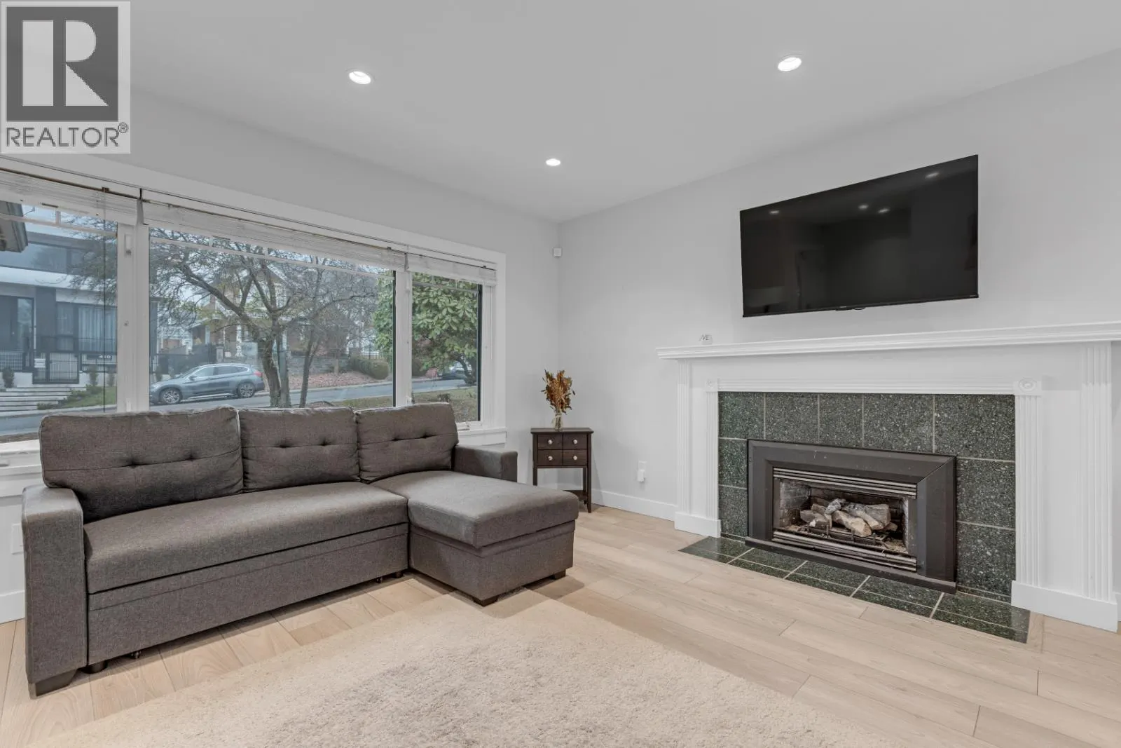 409 W 27TH STREET