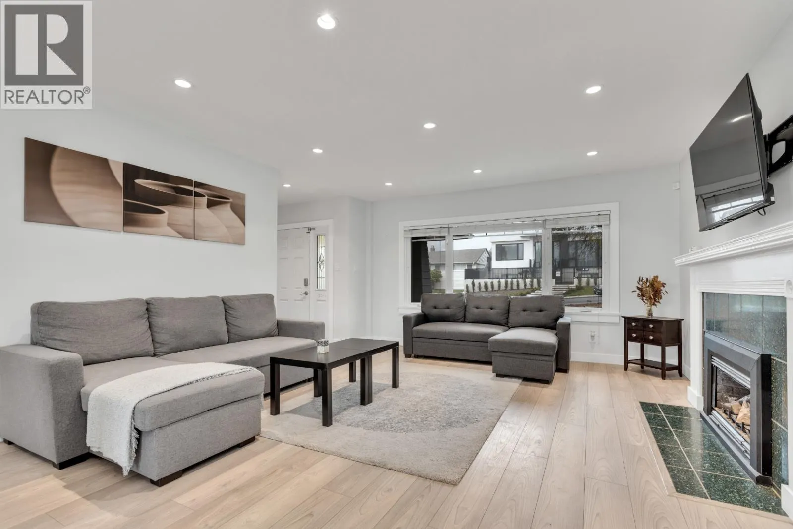 409 W 27TH STREET