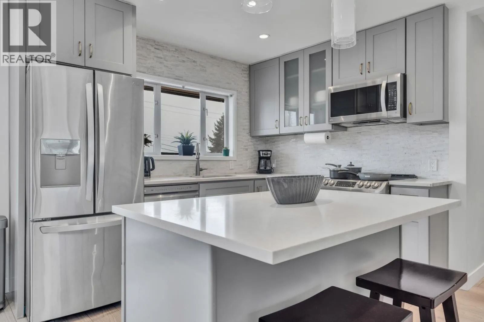 409 W 27TH STREET