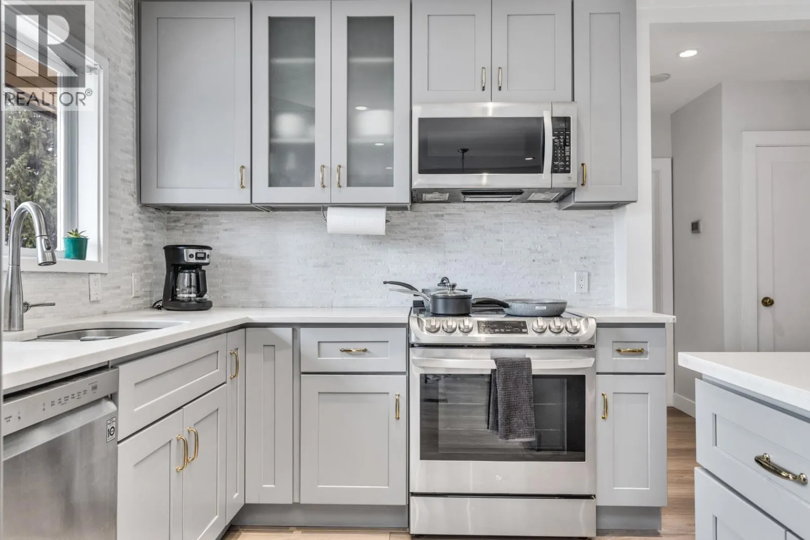 409 W 27TH STREET