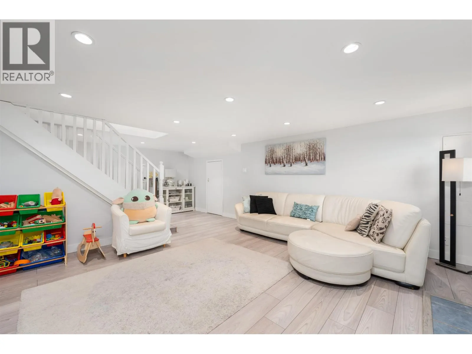 409 W 27TH STREET